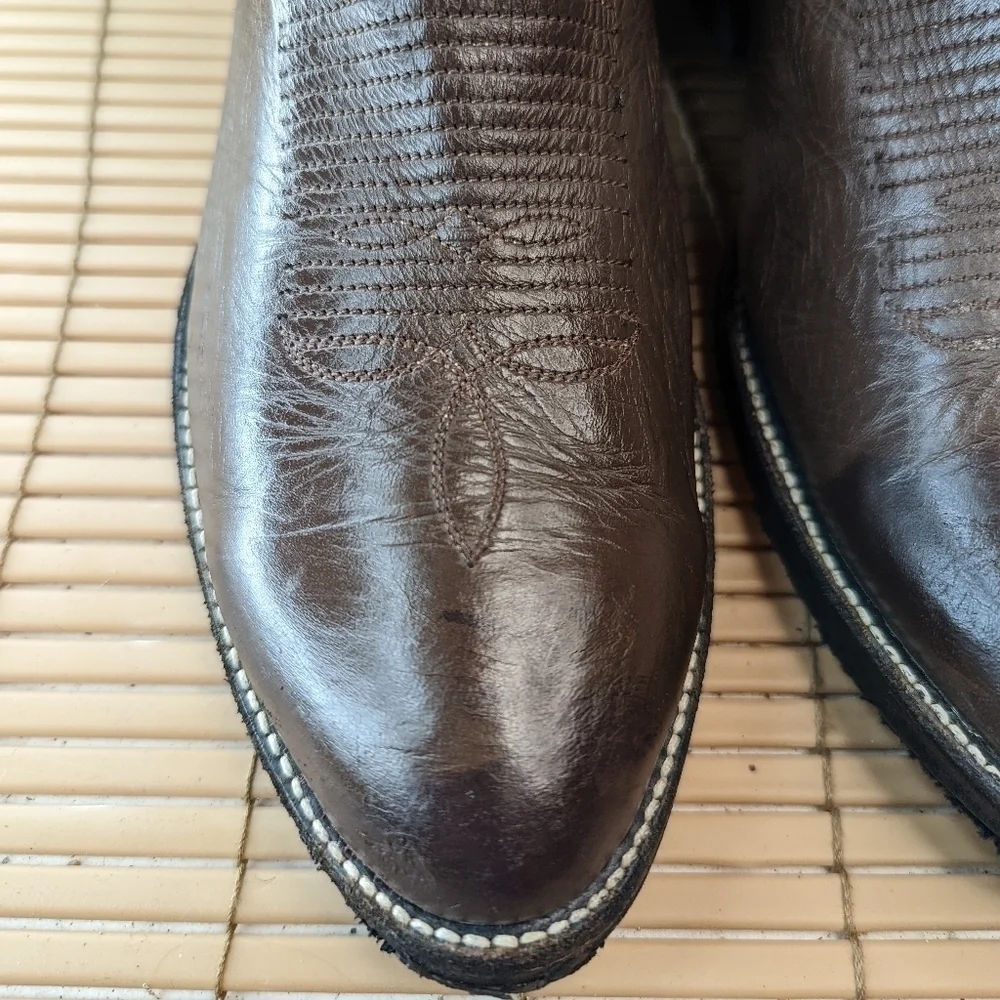Cowtown Boots men's sz 9.5D brown leather round toe Western Cowboy boots. Made i